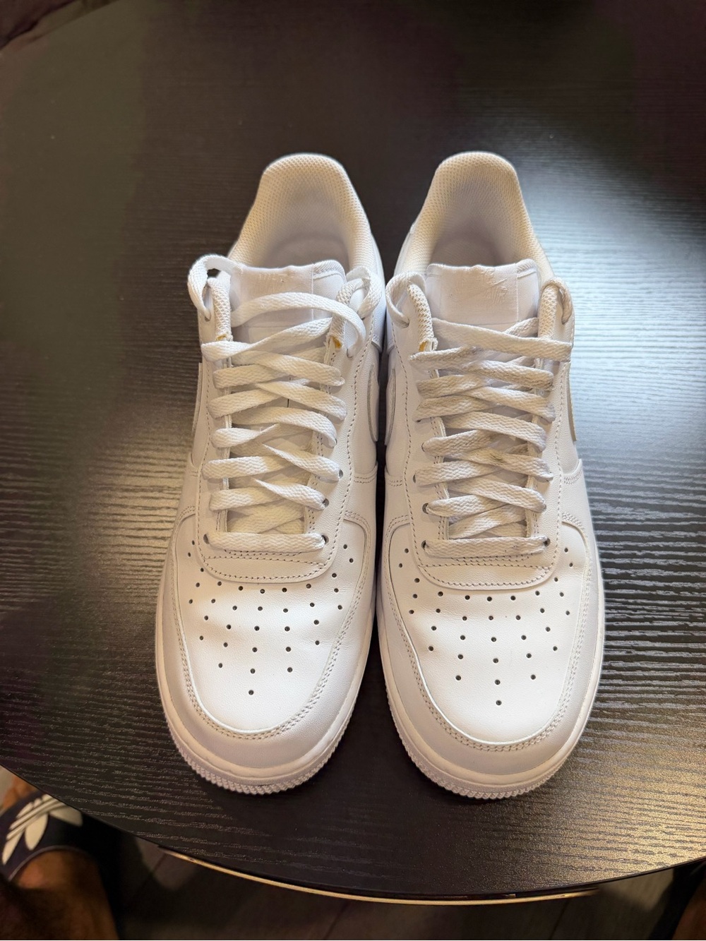 Nike White Leather Low-Top Sneakers - Clean Classic Style